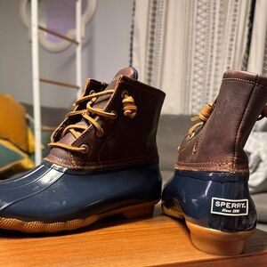 Sperry women’s Leather and Navy Duck Boots
